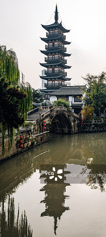 上海嘉定州桥老街明清建筑法华塔河流倒影景观图片素材