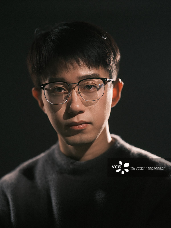 光影复古人像图片素材