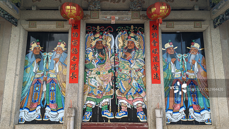 潮汕祠堂门神画 | 极具潮汕特色的民间艺术左为尉迟恭，右为秦叔宝图片素材