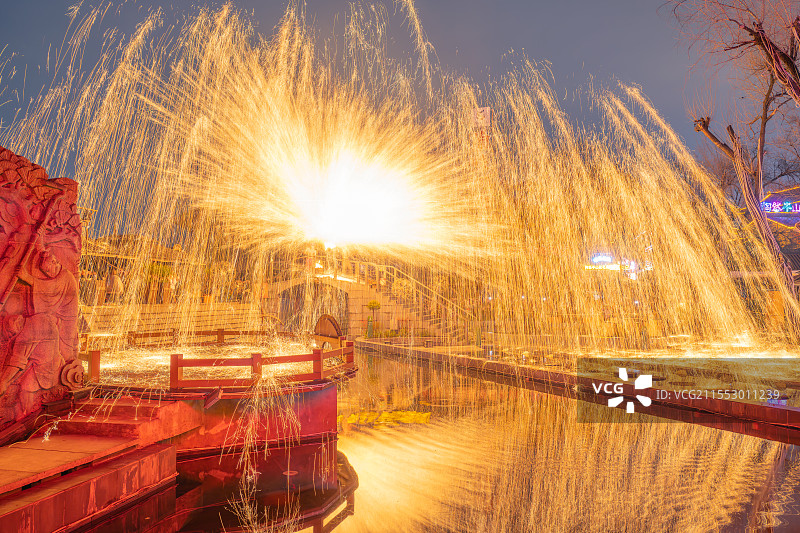 重庆鸿恩寺打铁花表演图片素材