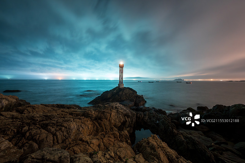 广东阳江海陵岛地拿海灯塔夜景图片素材