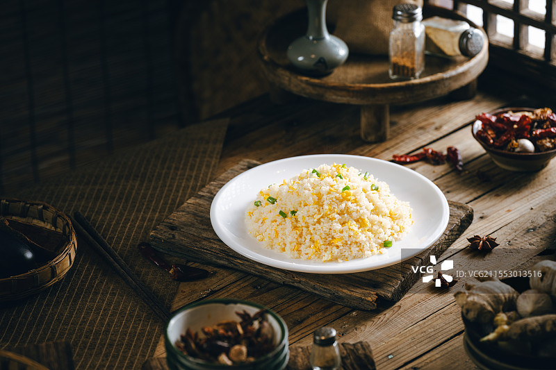中式复古风格蛋炒饭图片素材