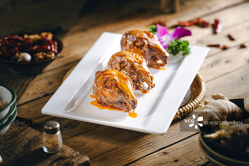 中式传统复古风格麻辣兔头图片素材