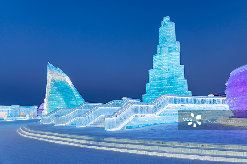 亚洲同心~西亚区~阿里法塔与世贸中心同框图片素材