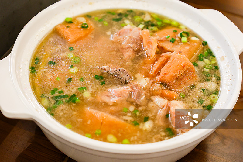 湖北武汉小吃鲜肉藕夹三鲜豆皮油炸面窝热干面藕汤蛋酒酸汤水饺图片素材