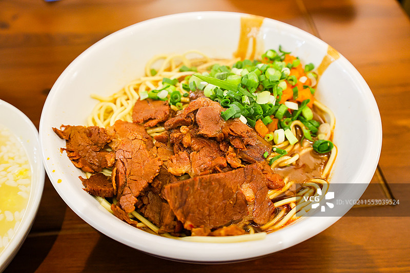 湖北武汉小吃鲜肉藕夹三鲜豆皮油炸面窝热干面藕汤蛋酒酸汤水饺图片素材