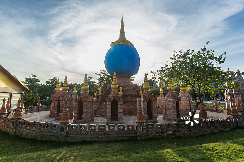 瑞丽市中缅友谊胞波塔——中缅情谊的象征图片素材