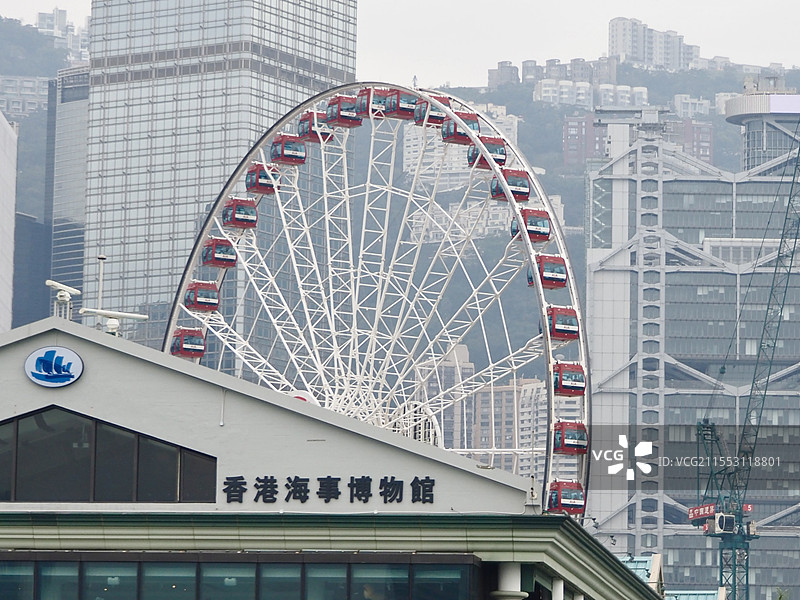 香港海事博物馆与中环摩天轮及地标建筑物的特写图片素材