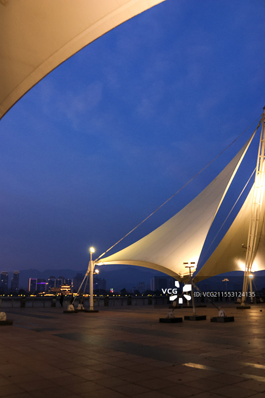 温州帆影广场的日落晚霞图片素材