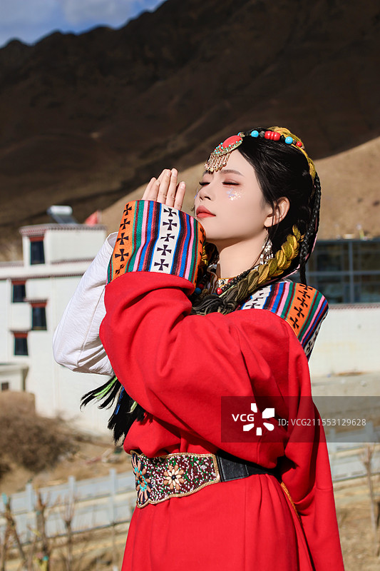 藏族服饰女孩特写图片素材