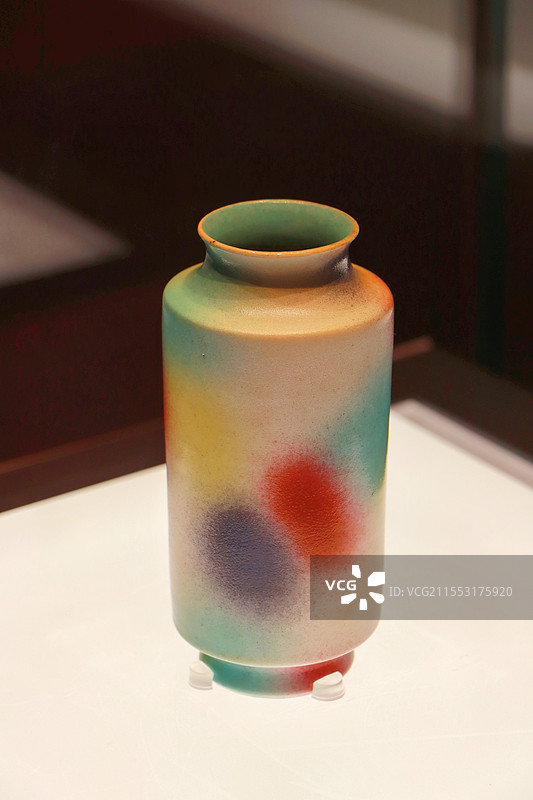 国家博物馆清乾隆桃花洞釉灯笼瓶图片素材