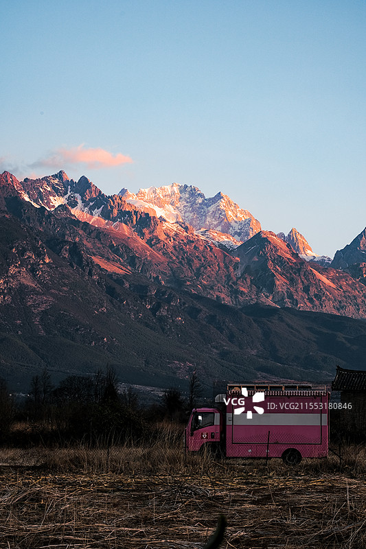 日照金山图片素材