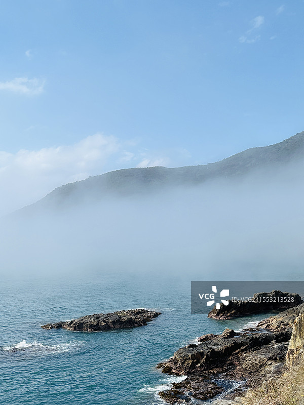 云雾天气下的海景(香港东龙洲岛)图片素材