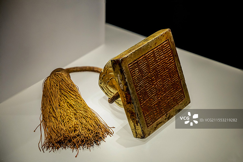 青海省博物馆“历史文物展”：铜鎏金大国师印（明，乐都区瞿昙寺，青海省博物馆藏）图片素材