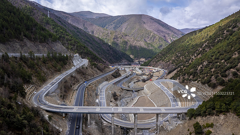 川西川藏公路国道318 天路十八弯图片素材