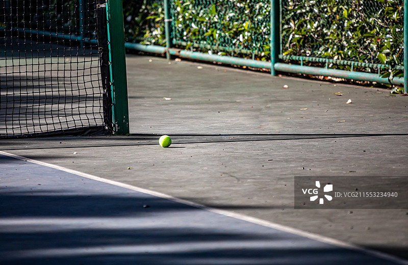 运动场网球场网球的高角度观察图片素材