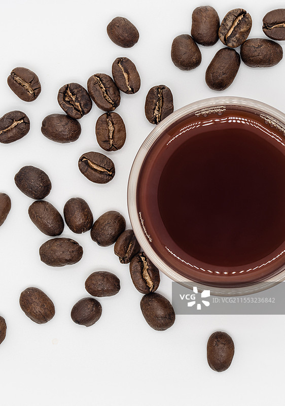 咖啡豆与手冲咖啡静物组图（白底摄影/商业广告适用）图片素材