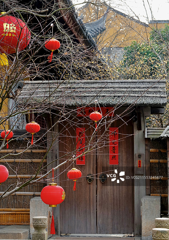 上海龙华寺春日院落一角图片素材