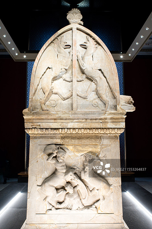 土耳其伊斯坦布尔考古博物馆重要馆藏文物——公元前5世纪的西顿利西亚石棺的特写图片素材