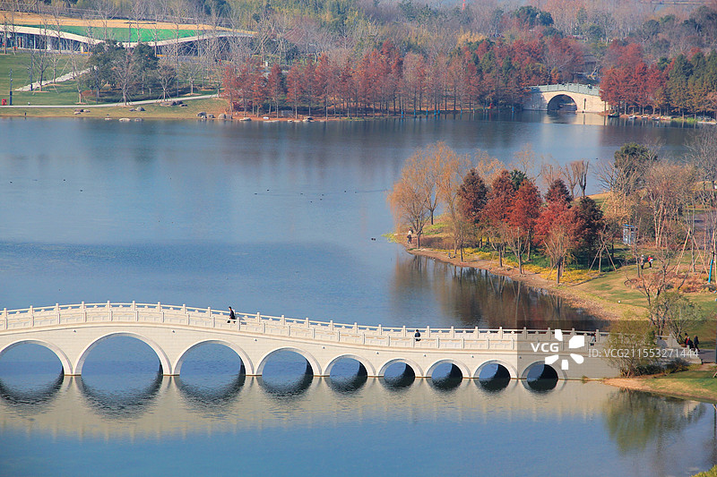 十一孔桥与秋天图片素材