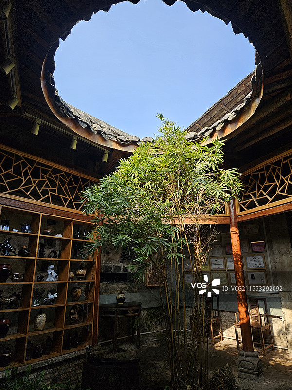 重庆荣昌安陶小镇一方天地的竹影天光图片素材