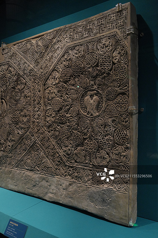 植物纹灰泥板饰，伊斯兰时代，璀璨波斯伊朗文物，丝绸之路一带一路图片素材