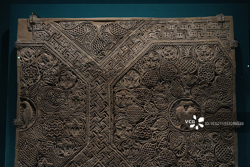 植物纹灰泥板饰，伊斯兰时代，璀璨波斯伊朗文物，丝绸之路一带一路图片素材