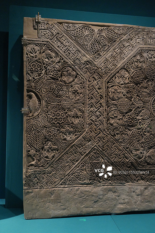 植物纹灰泥板饰，伊斯兰时代，璀璨波斯伊朗文物，丝绸之路一带一路图片素材