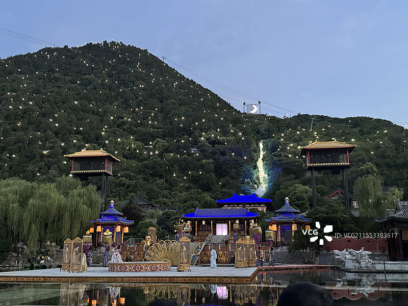 西安华清池长恨歌表演灯光瀑布图片素材