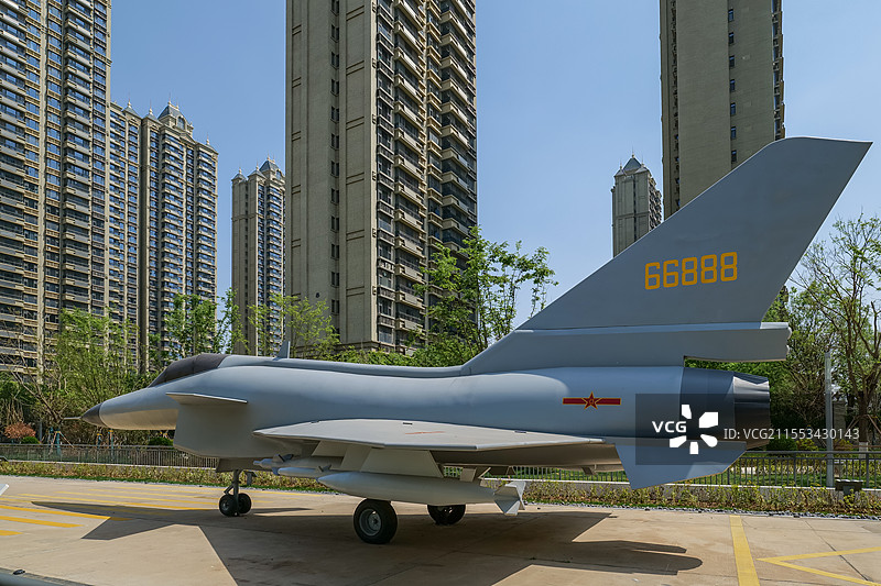 山东济南张庄机场文化公园（机场跑道地面原址）展出“歼10”飞机模型图片素材