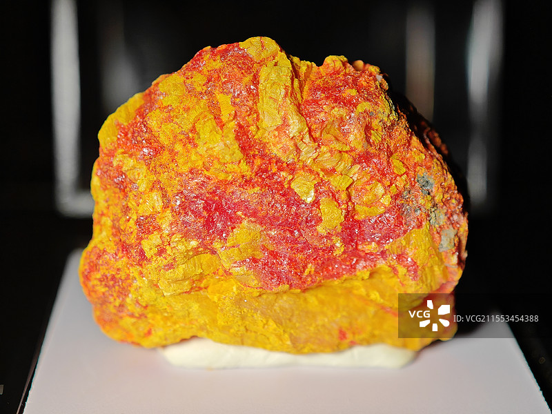 雌黄雄黄共生矿图片素材