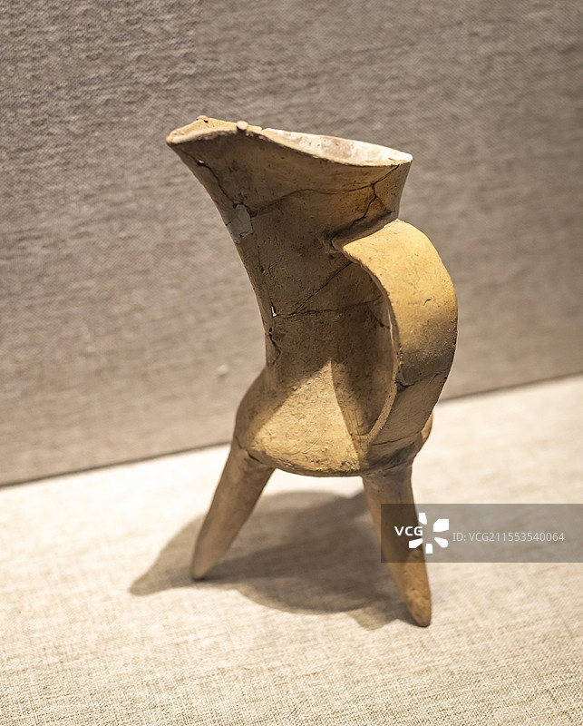 白陶爵 夏代 伊川县南寨出土 河南博物院图片素材