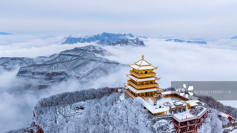 南太行王屋山雪后初晴，白雪皑皑，云海翻腾，风景如画图片素材