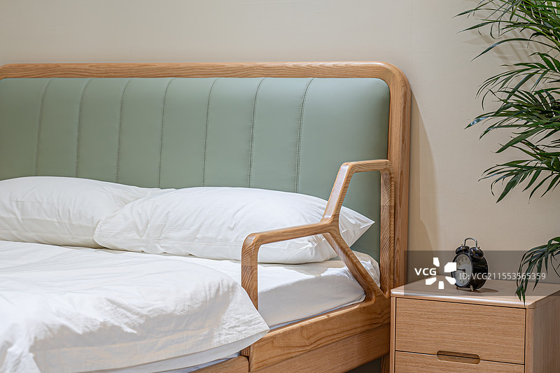 家居照片床与床头柜组合图片素材