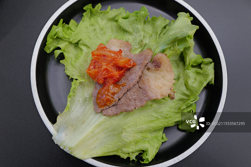 韩式料理-生菜包烤肉图片素材