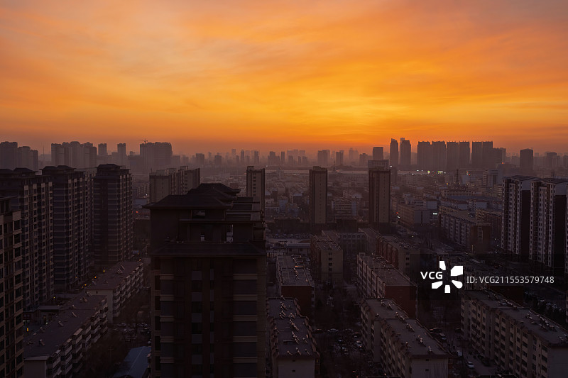 银川晨曦：朝霞满天的城市画卷图片素材