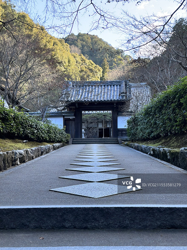 寺庙内的石砖小道延伸图片素材