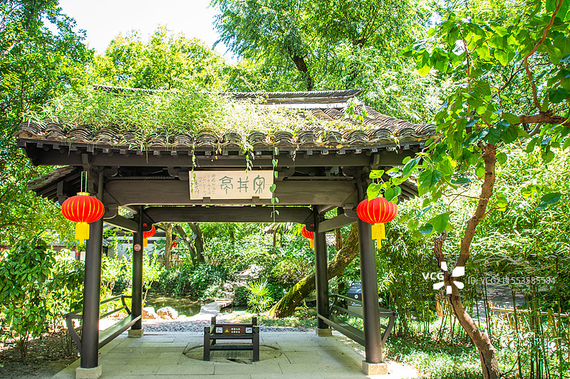 绍兴 沈园  沈氏园 沈氏私家花园 宋井亭 木结构古典园林建筑 古亭 古建筑 历史文化景点 宋代园林图片素材