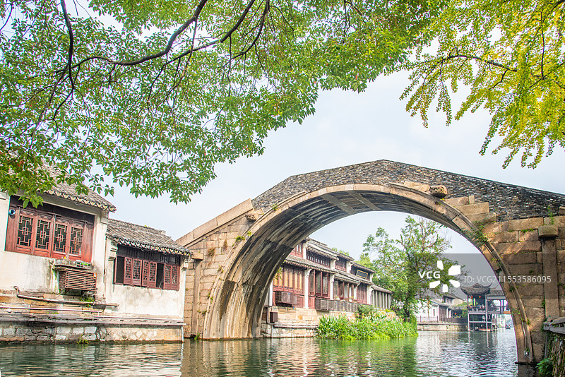 南浔古镇 小桥流水人家 桥 石拱桥 洪济桥 江南水乡 传统民居老宅 浙江湖州 秋天 老树 江南古镇图片素材