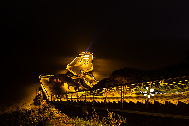 葫芦岛市龙回头景区的舰桥栈道夜景图片素材
