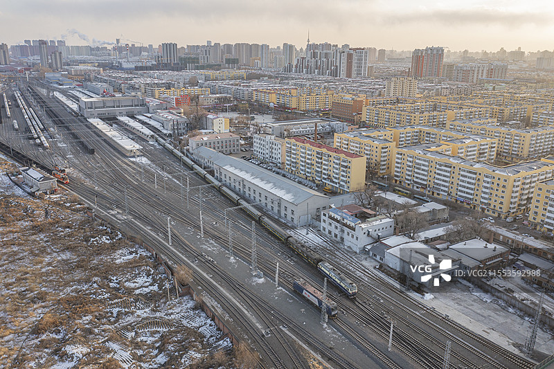 北京-佳木斯K4841次离开哈尔滨东站图片素材