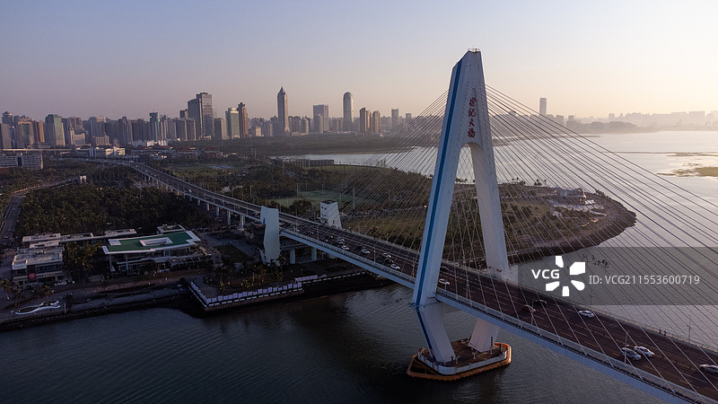 海口世纪大桥航拍，俯瞰海口图片素材