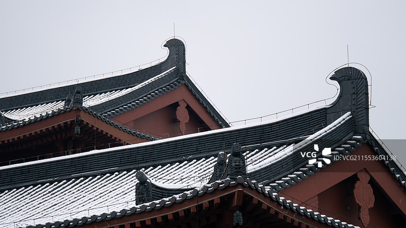 大唐不夜城屋檐雪景冬天下雪西安图片素材