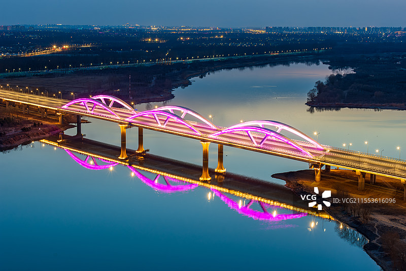 流光溢彩的跨江大桥：厂通路潮白河大桥图片素材