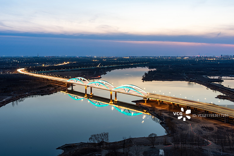 流光溢彩的跨江大桥：厂通路潮白河大桥图片素材