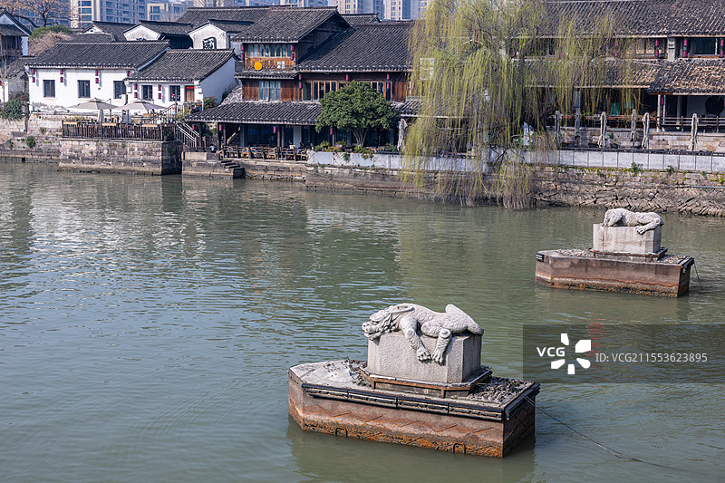 京杭大运河神兽蚣蝮和拱宸桥历史街区图片素材