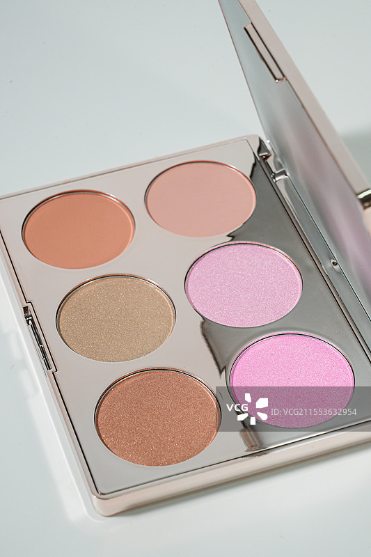 彩妆产品——六色金属化妆盘眼影腮红盘图片素材