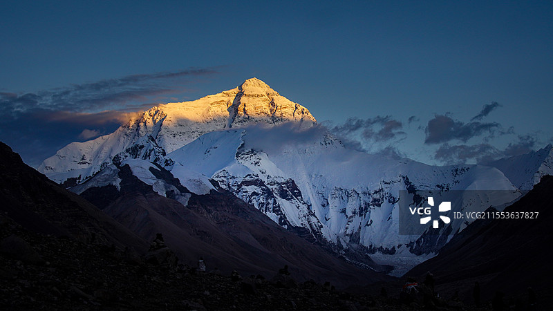 珠峰日照金山图片素材