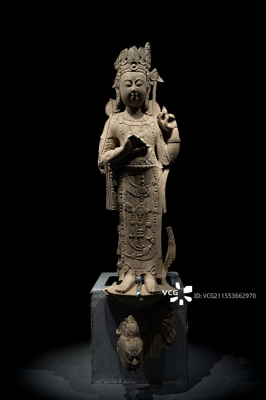 安丘博物馆藏北齐胁侍菩萨石刻雕像图片素材