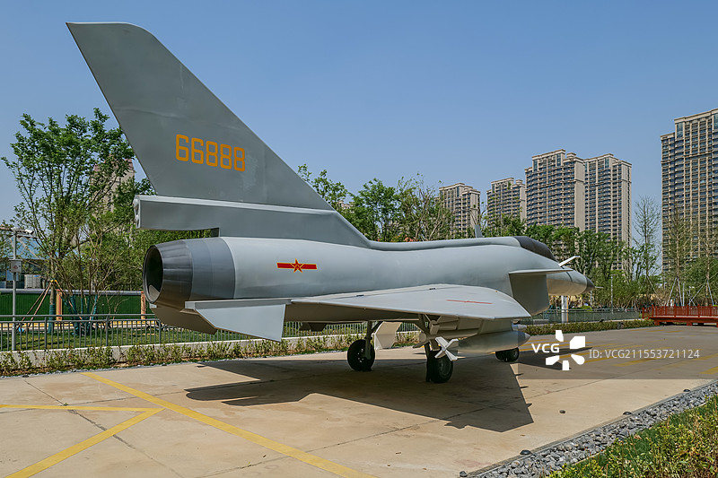 山东济南张庄机场文化公园（机场跑道地面原址）展出“歼10”飞机模型图片素材